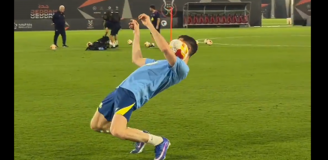 Robert Lewandowski i jego TECHNIKA na treningu Barcelony O.o [VIDEO]